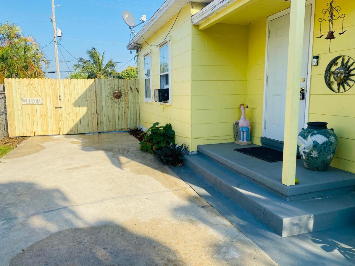 5 Min To Beach Large Living Room Fenced Backyard Bbq Firepit Driveway Boat Parking Lake Worth Beach Ngoại thất bức ảnh