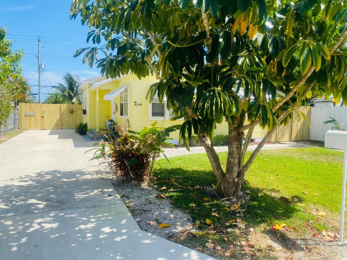 5 Min To Beach Large Living Room Fenced Backyard Bbq Firepit Driveway Boat Parking Lake Worth Beach Ngoại thất bức ảnh