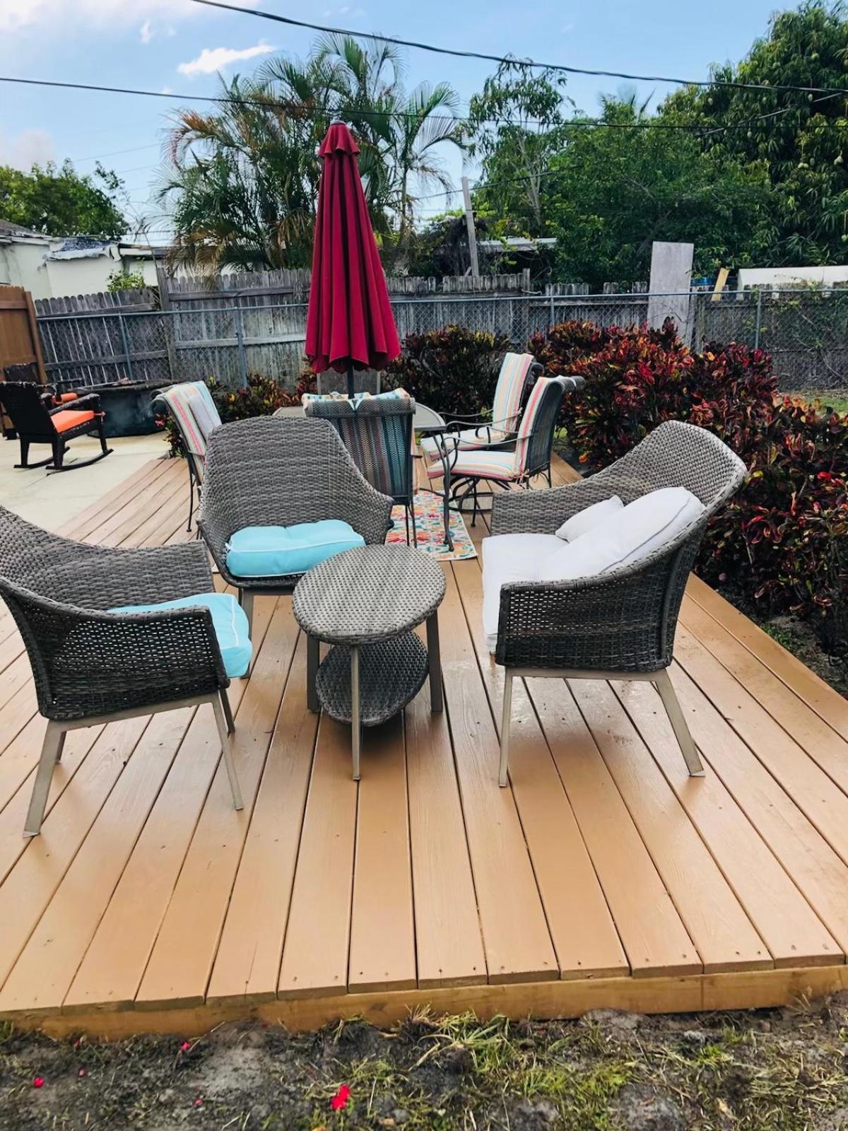 5 Min To Beach Large Living Room Fenced Backyard Bbq Firepit Driveway Boat Parking Lake Worth Beach Ngoại thất bức ảnh